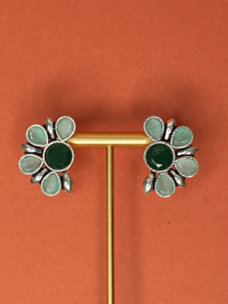 Semi flora Oxidised stud